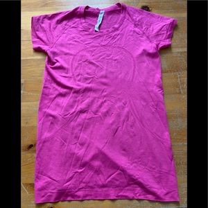 Lululemon tshirt